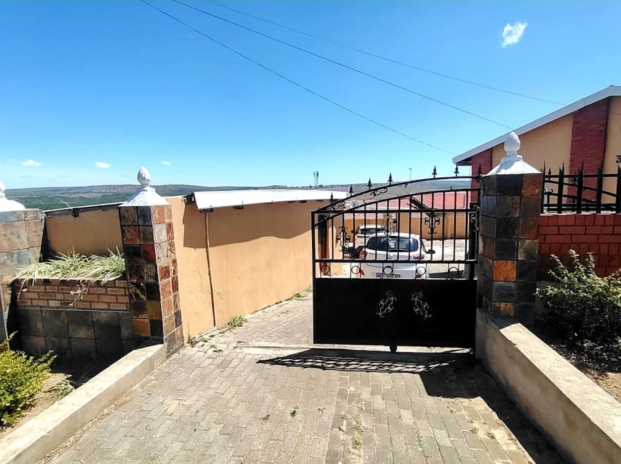 6 Bedroom Property for Sale in Zwelitsha Zone 6 Eastern Cape